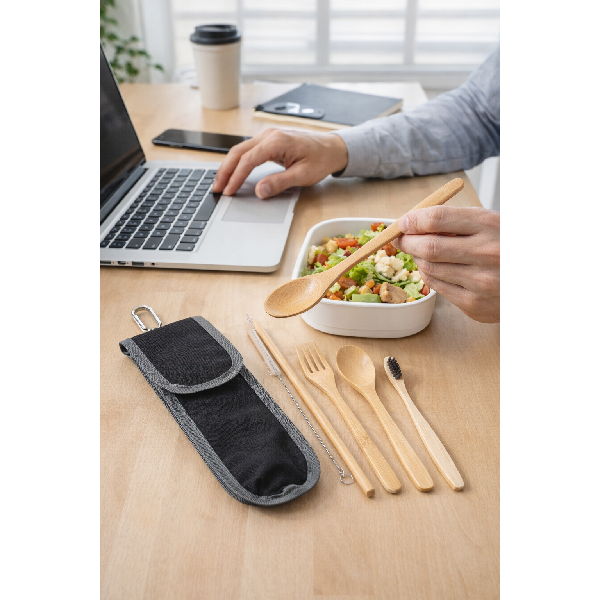 סט אקולוגי מבמבוק עם קייס שחור ושאקל